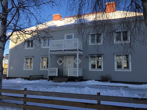 sorseles förskola sjumilaskogen, vinterbild på det gråa huset.