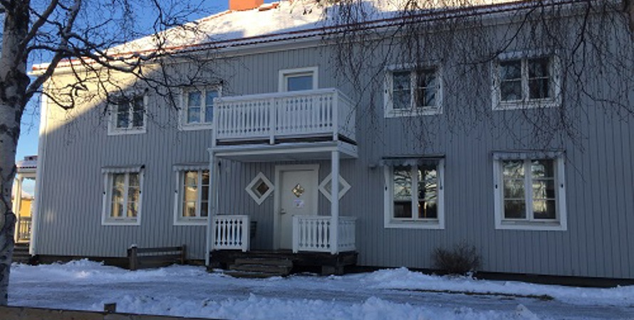 sorseles förskola sjumilaskogen, vinterbild på det gråa huset.
